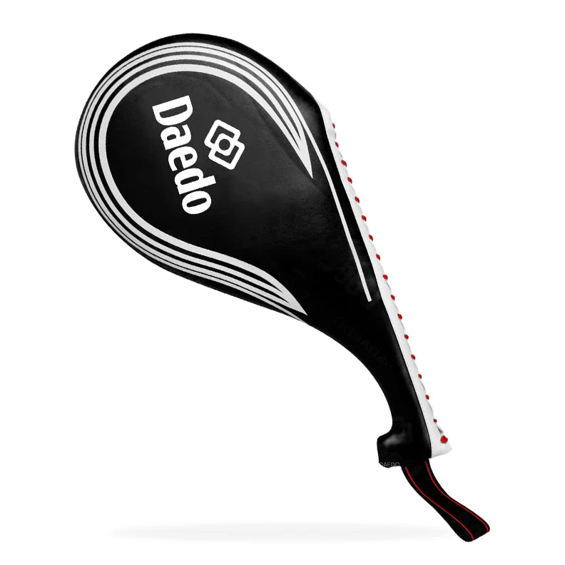 Black and white paddle with 'Daedo' branding on a white background